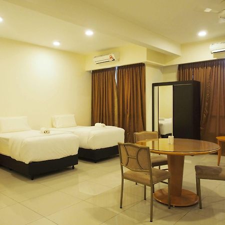 Premier Times International Hotel Seri Kembangan Bagian luar foto