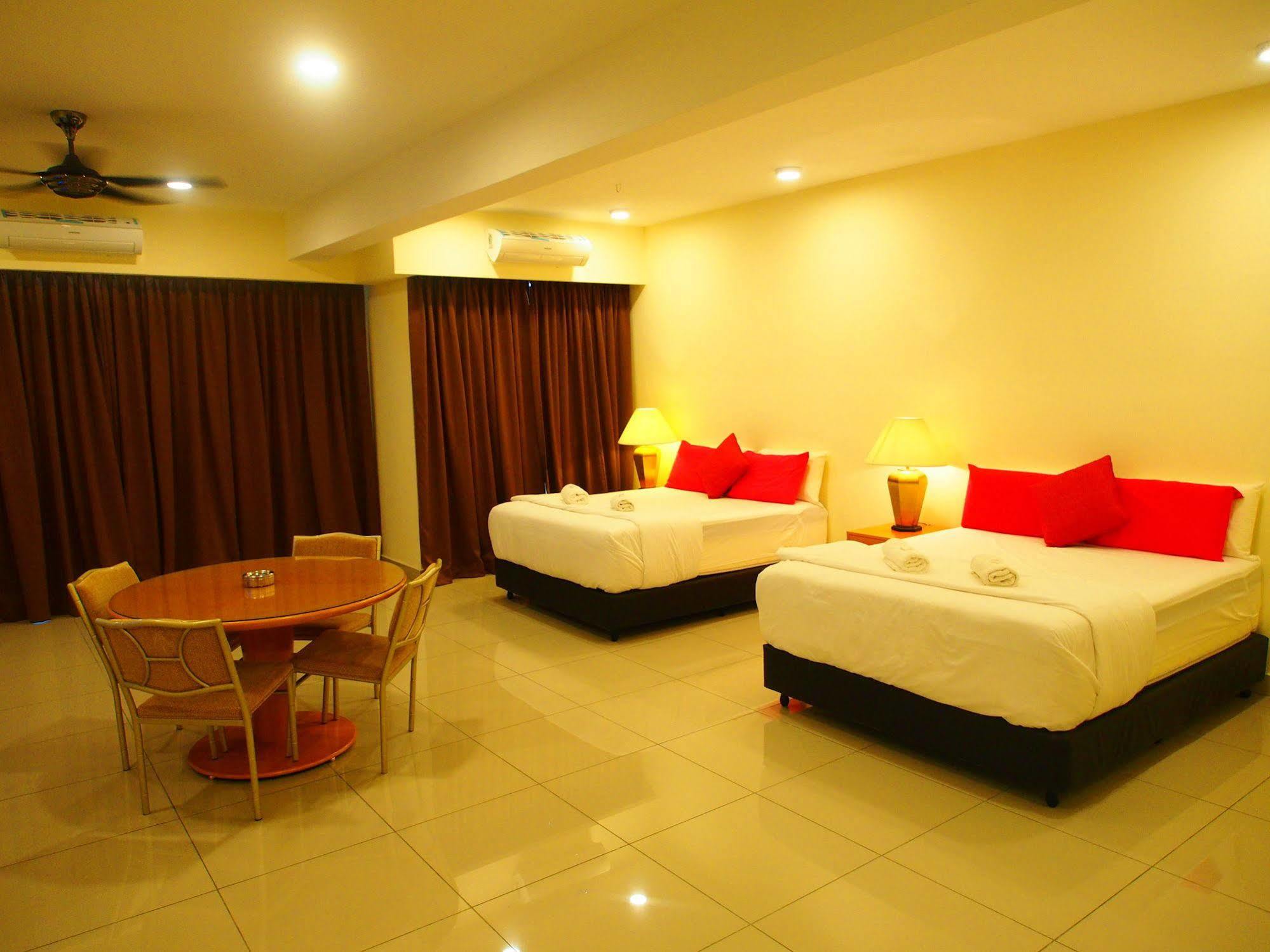 Premier Times International Hotel Seri Kembangan Bagian luar foto