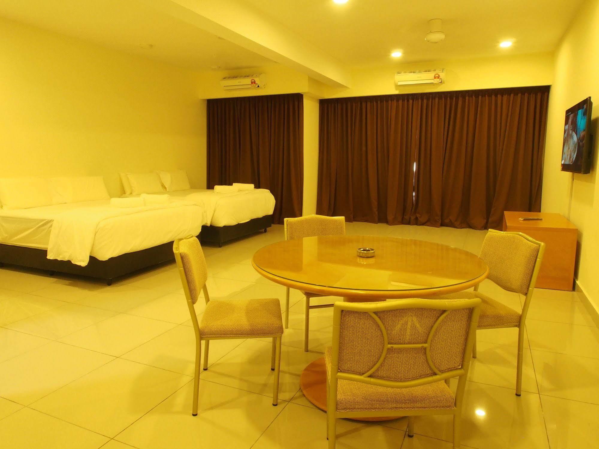 Premier Times International Hotel Seri Kembangan Bagian luar foto