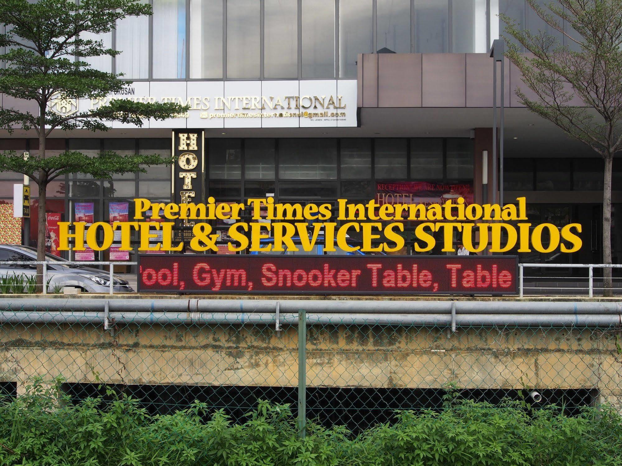 Premier Times International Hotel Seri Kembangan Bagian luar foto