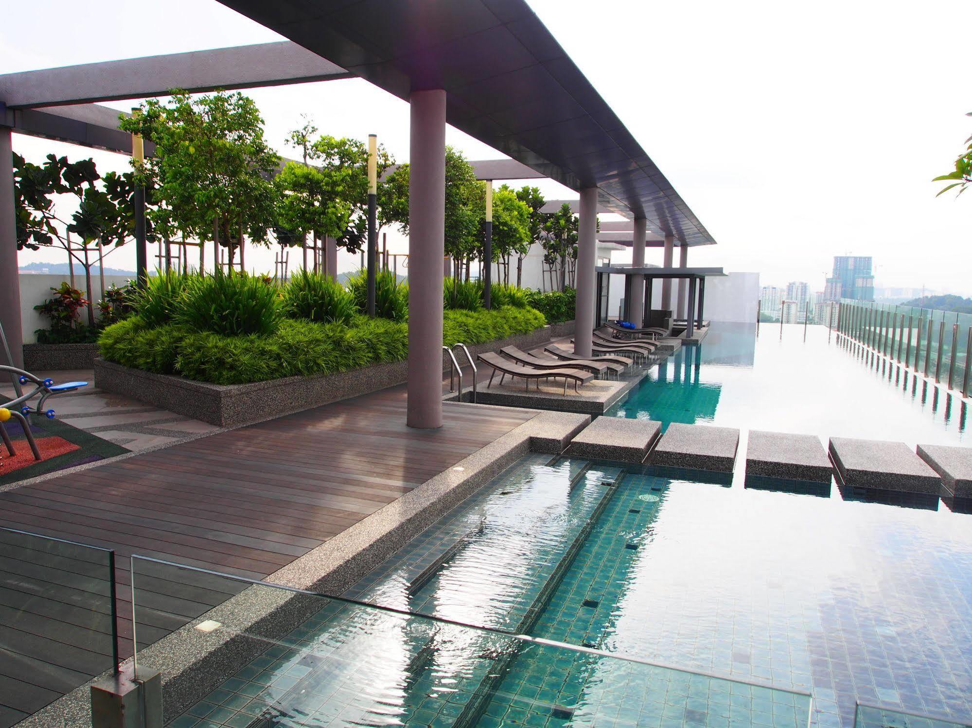 Premier Times International Hotel Seri Kembangan Bagian luar foto