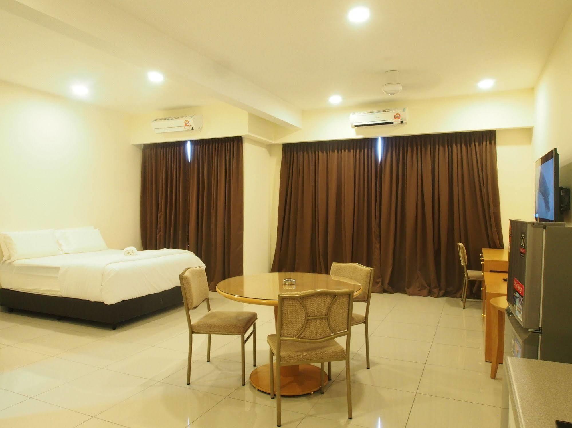 Premier Times International Hotel Seri Kembangan Bagian luar foto