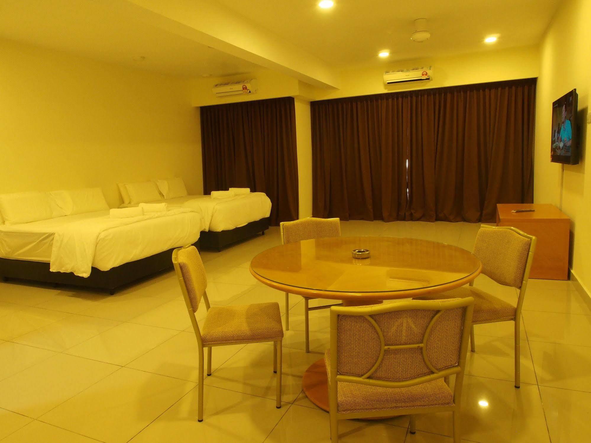 Premier Times International Hotel Seri Kembangan Bagian luar foto