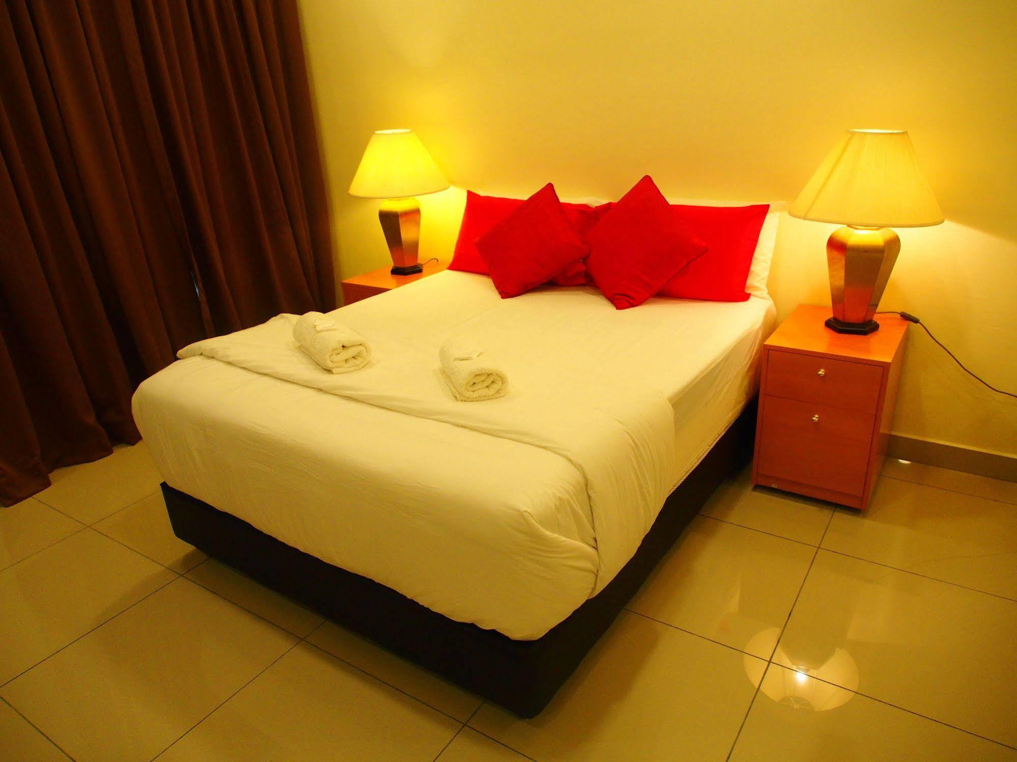 Premier Times International Hotel Seri Kembangan Bagian luar foto