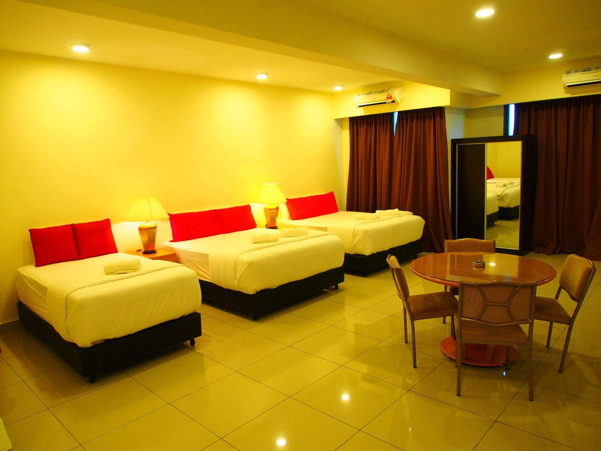 Premier Times International Hotel Seri Kembangan Bagian luar foto