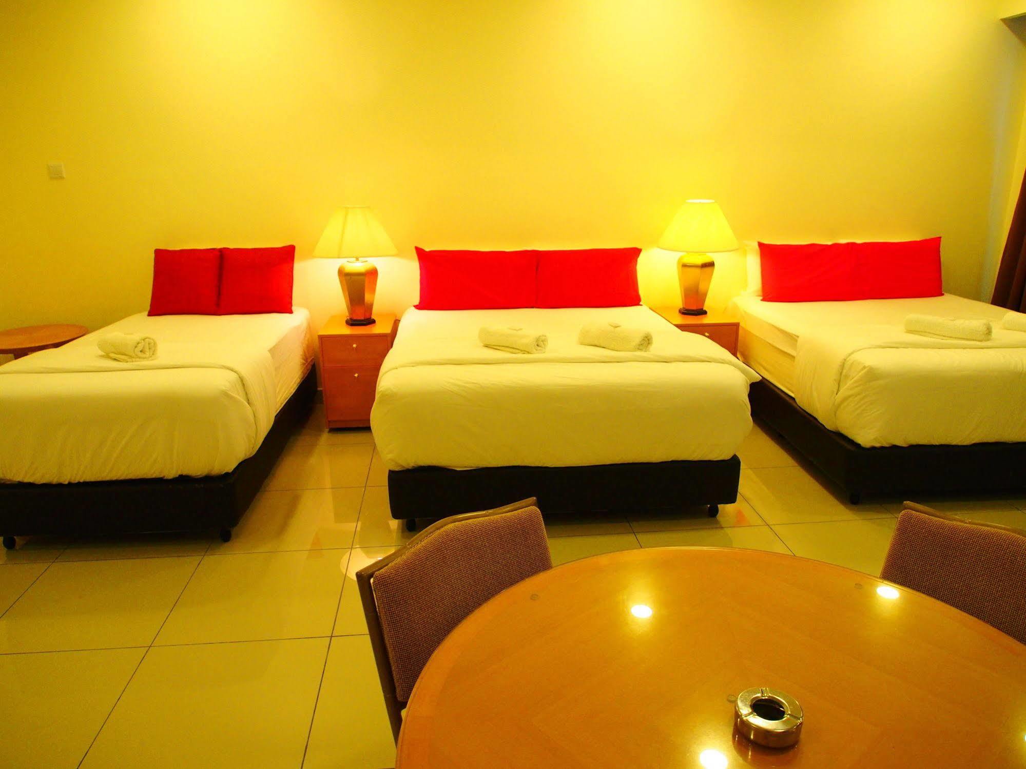 Premier Times International Hotel Seri Kembangan Bagian luar foto