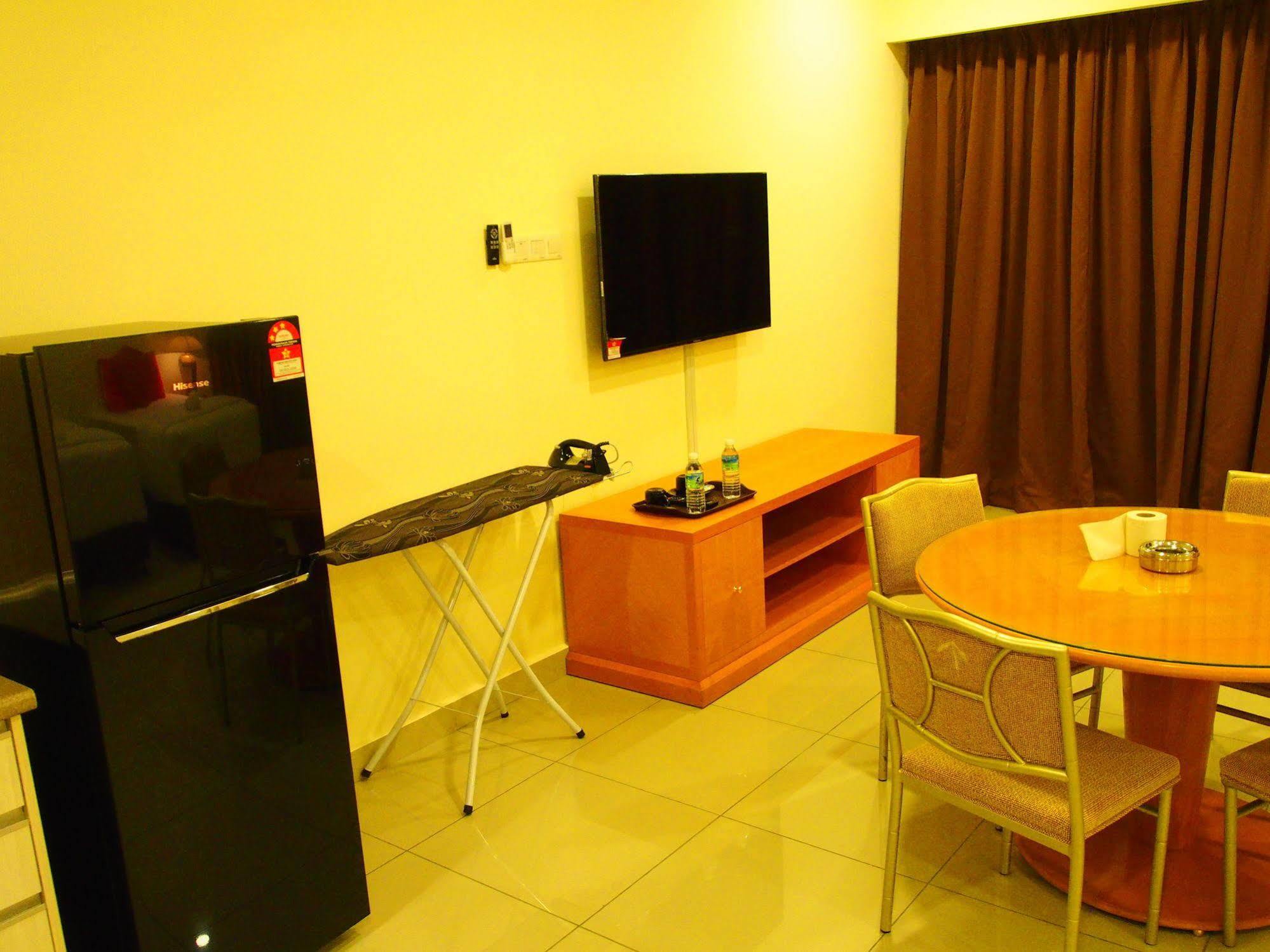 Premier Times International Hotel Seri Kembangan Bagian luar foto