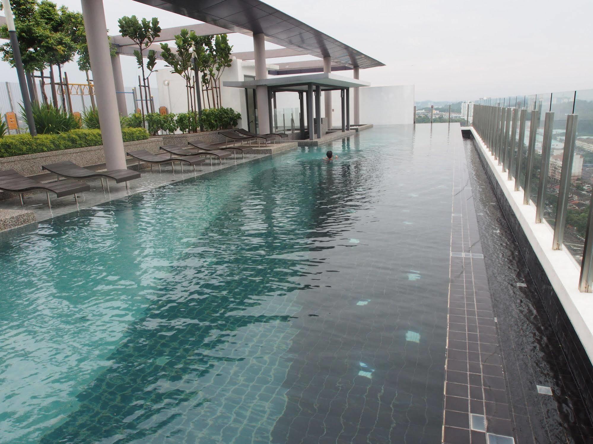 Premier Times International Hotel Seri Kembangan Bagian luar foto
