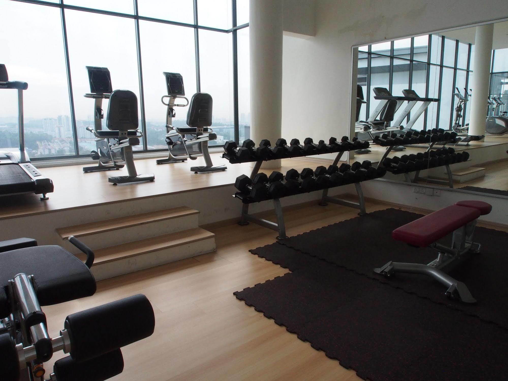 Premier Times International Hotel Seri Kembangan Bagian luar foto