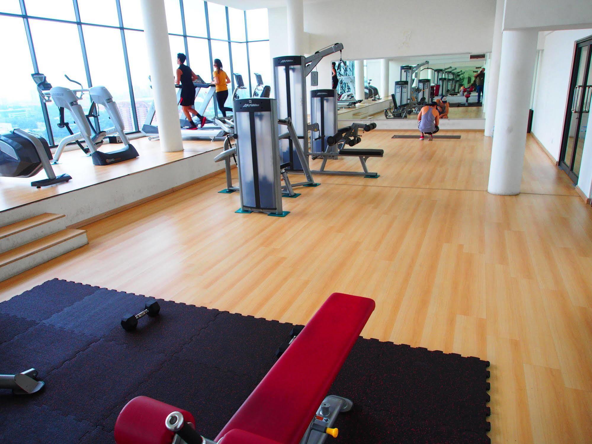 Premier Times International Hotel Seri Kembangan Bagian luar foto